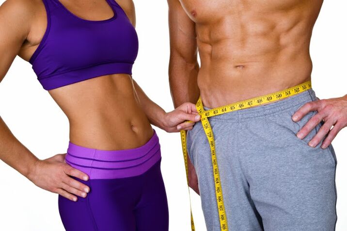A man and a woman who have lost weight in the abdominal area